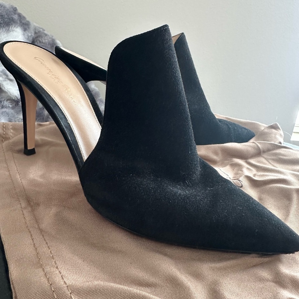 Gianvito Rossi Black Suede Heels